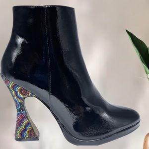 Size 7 Betsy’s Johnson Rhinestones Heel Booties